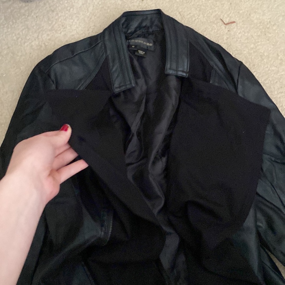 Leather jacket. Medium - Picture 3 of 3